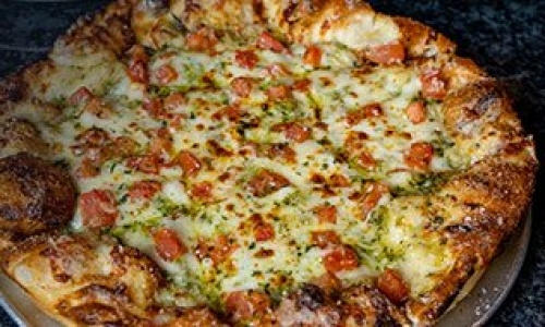 Celebrate Family this Summer with the Best Gourmet Pizza in Kalamazoo
